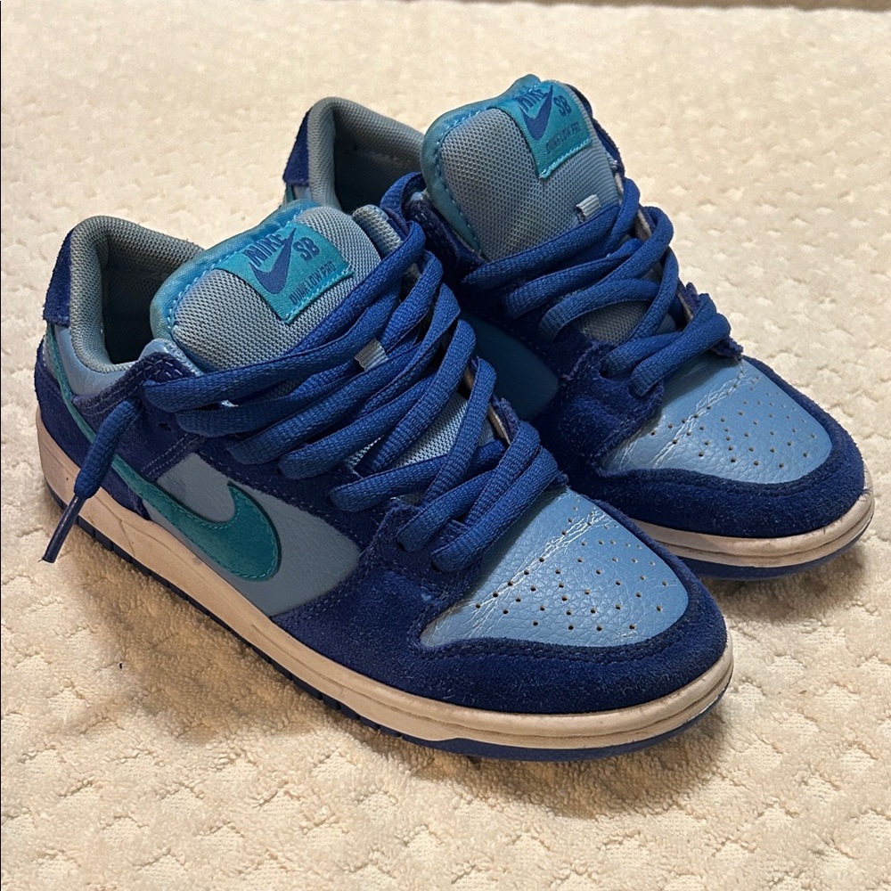 Nike eSB Dunk Low Blue Raspberry